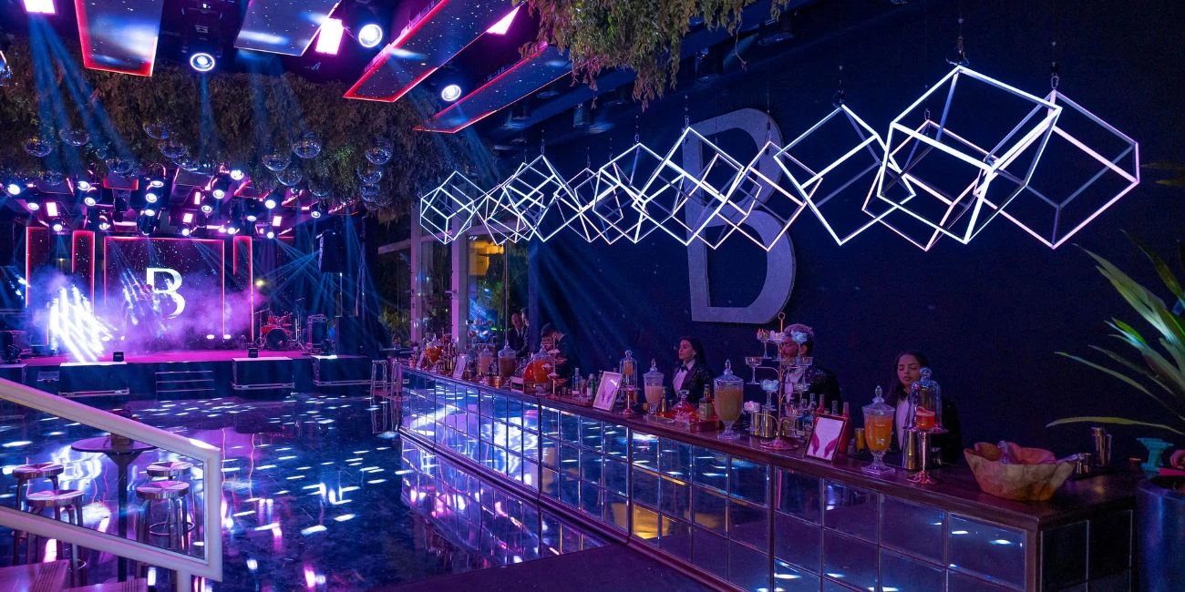 Bar para Festa de 15 Anos: Como Criar uma Experiência de Coquetelaria Inesquecível